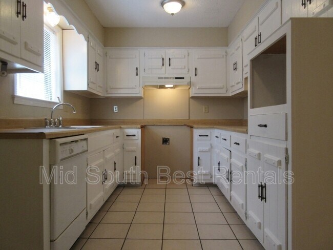Building Photo - 5299 Orangewood Rd