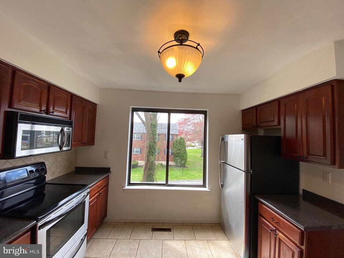 Primary Photo - 525 St Davids Rd
