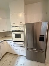 Building Photo - 121 Bentley Ave