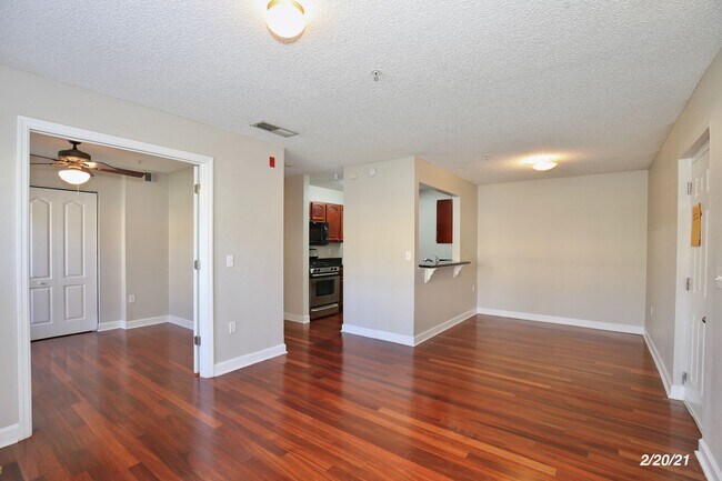 Building Photo - Beautiful 1/1.5 Condo with an Office/Den in the Gated Community of Miriada Condos - Orlando!