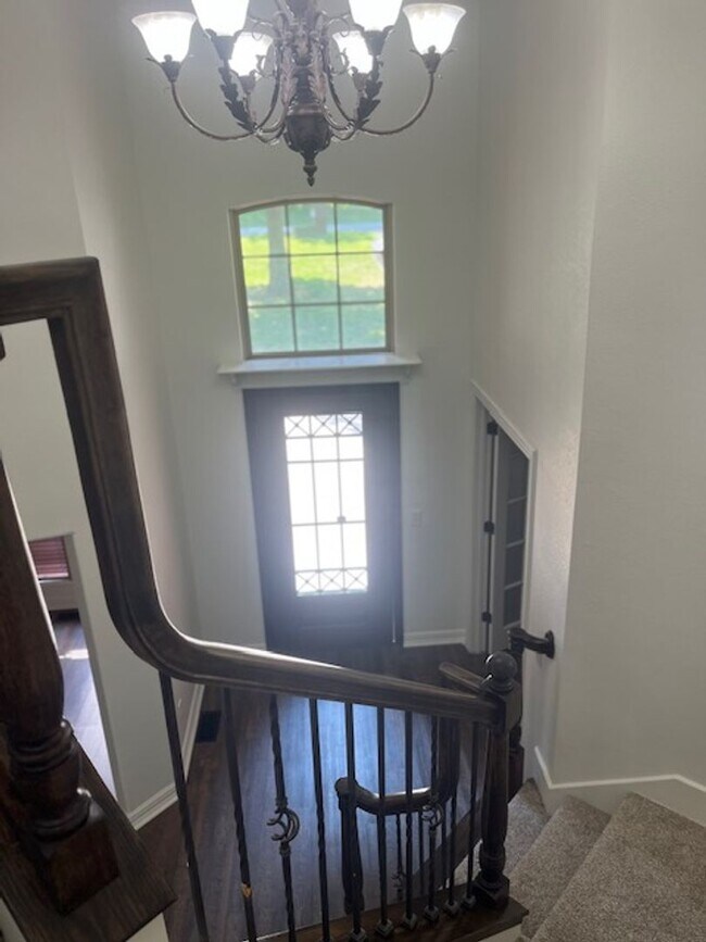 Foto del edificio - Beautiful 4 Bedroom 2 1/2 bath Great location!