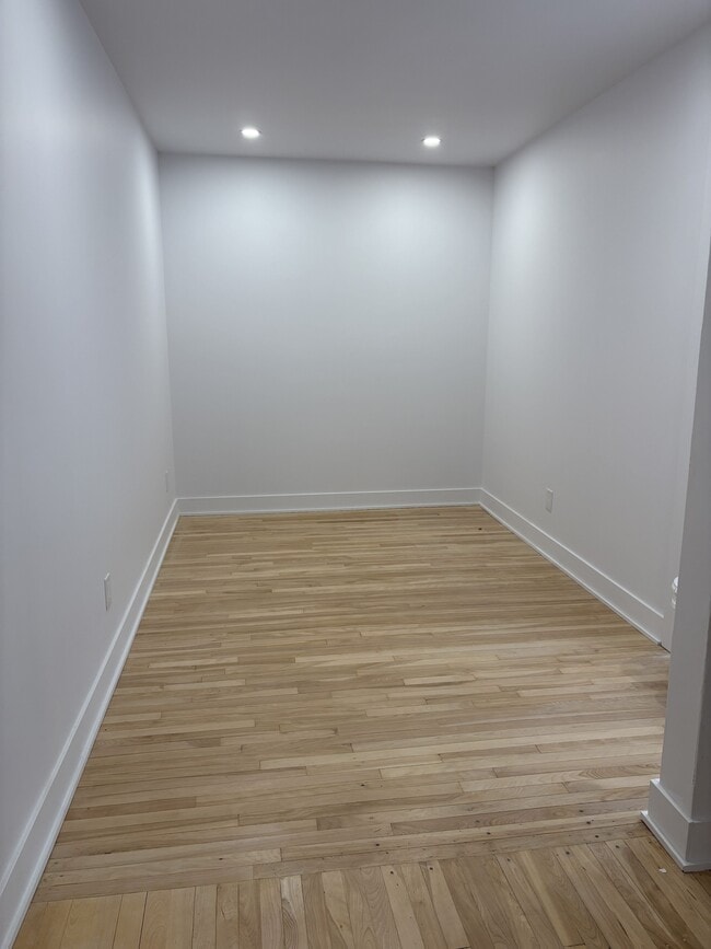Building Photo - 4860 Plamondon Ave