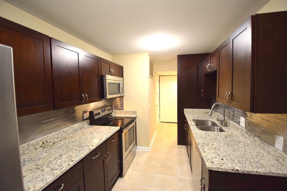 Foto del edificio - 5513 Lakeside Drive