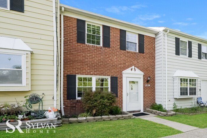 Primary Photo - Charming 3BR 1.5BA townhome