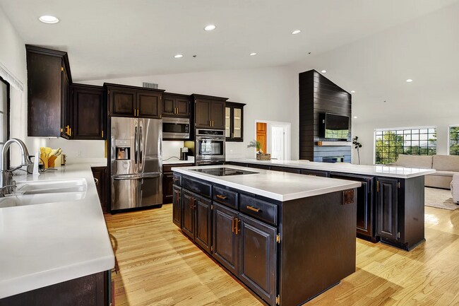 Foto del edificio - 21245 Old Oak Rd