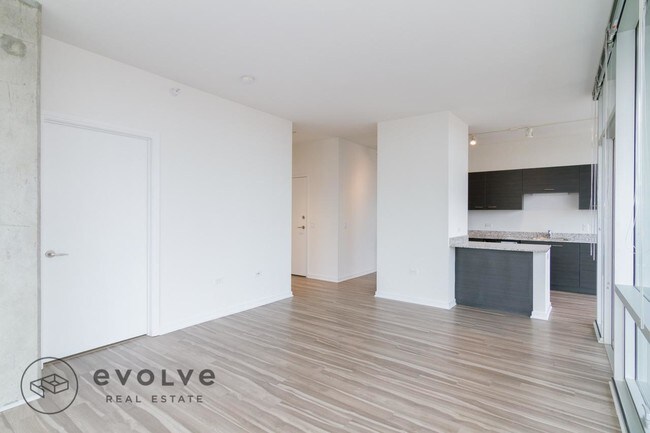 Foto del edificio - 805 N LaSalle Dr
