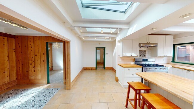 Building Photo - Coronado Village Beach Cottage | 2bd/1.5ba...