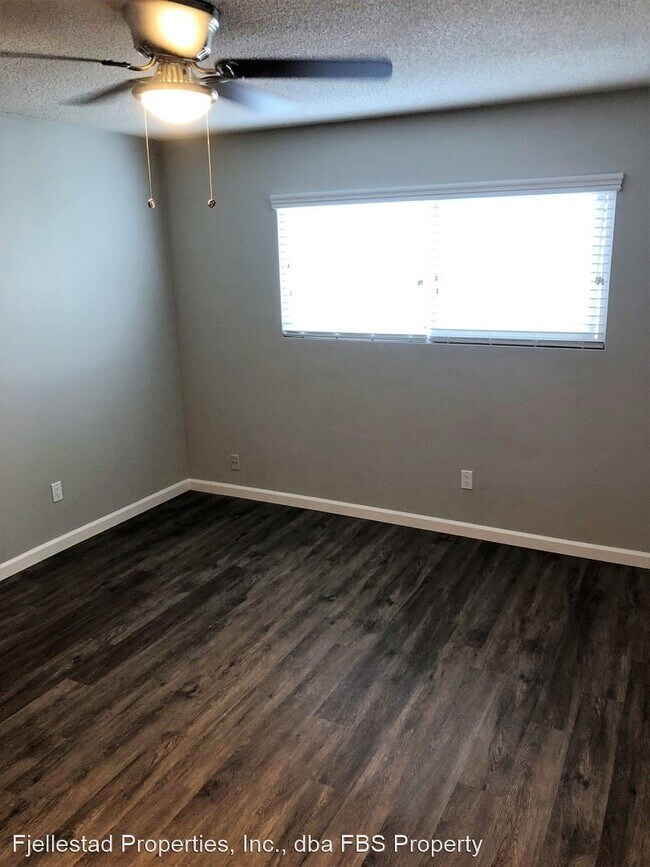 Building Photo - 4136 Iowa St