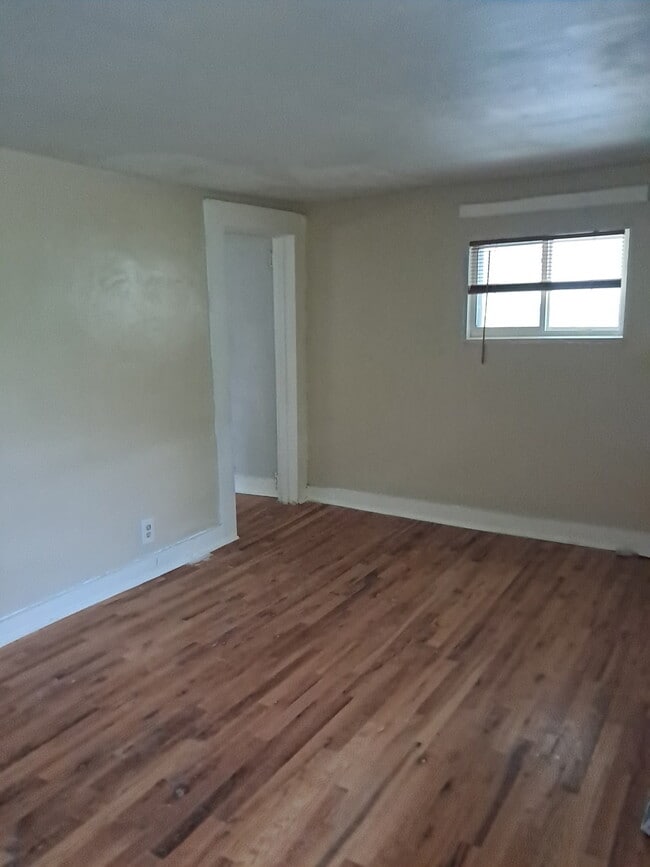 Foto del edificio - 4908 Eau Claire St