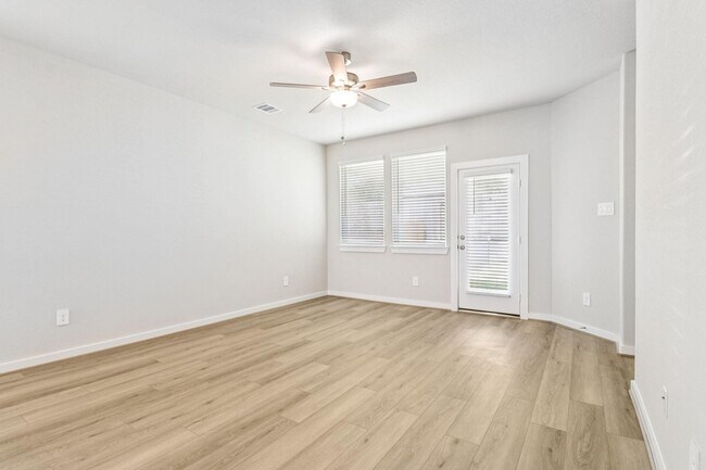 Foto del edificio - 1928 Velvet Oak Ln