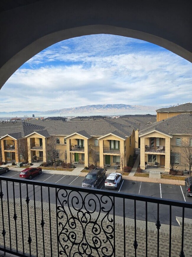 Foto del edificio - Beautiful 3 Bedroom 2 Bath Condo in Torino Village in North Orem