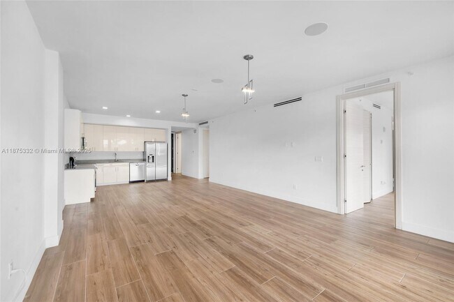 Foto del edificio - 3265 Bird Ave