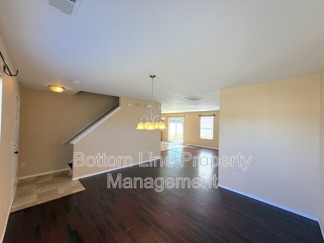 Foto del edificio - 8125 Rosberg Ln