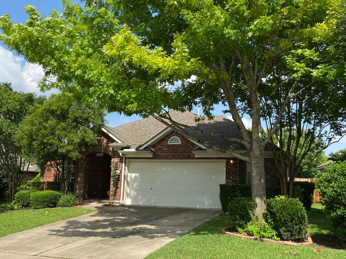 Foto principal - 1727 Fallen Leaf Ln