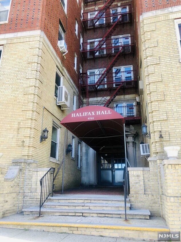 Primary Photo - 6701 Boulevard E