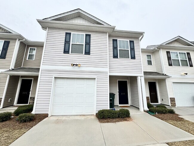 Foto del edificio - Seneca townhome - Price Just Reduced!