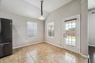 Building Photo - 2821 Chinaberry Park Ln