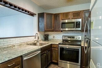 Building Photo - 1390 Hunters Rd