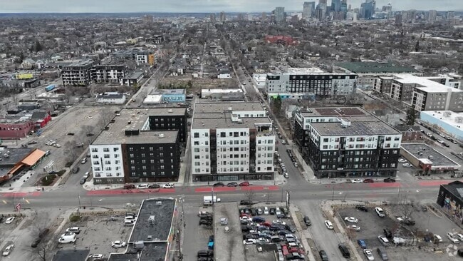  - Lago Apartments