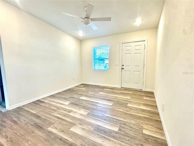 Foto del edificio - 9805 N Myrtle St