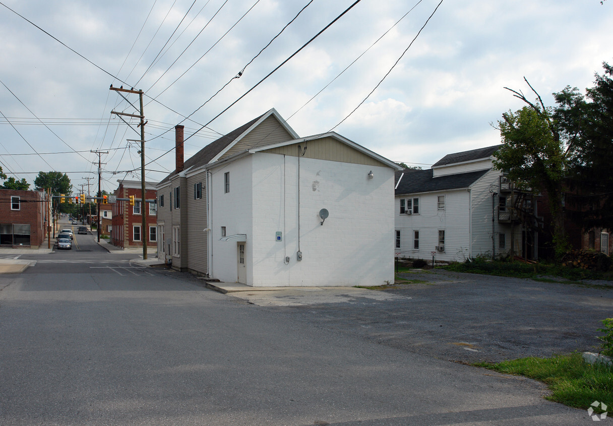 Building Photo - 119 W Main St