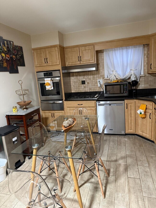 Building Photo - 1305 N Ohio Ave