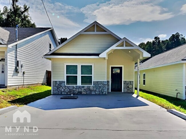 Building Photo - 16931 W Juneau St