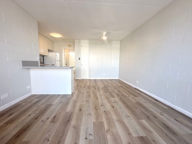 Building Photo - $500 1st Month Rent Special! | Open Layout...