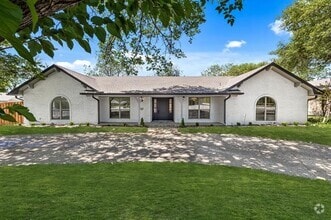 Building Photo - 14909 Hillcrest Rd