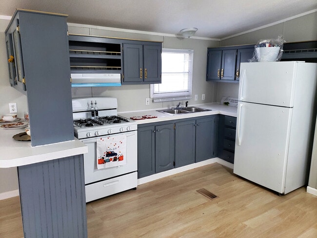 Building Photo - Marshalltown Estates