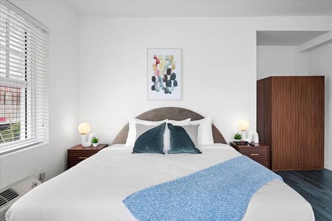 Building Photo - 1701 Alton Rd