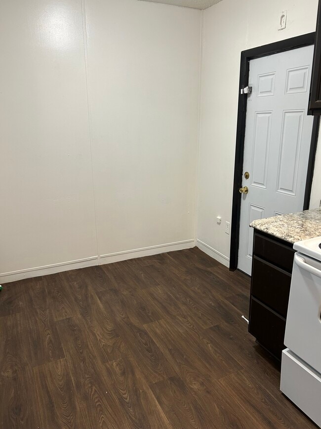 Foto del edificio - 2537 S Lloyd St