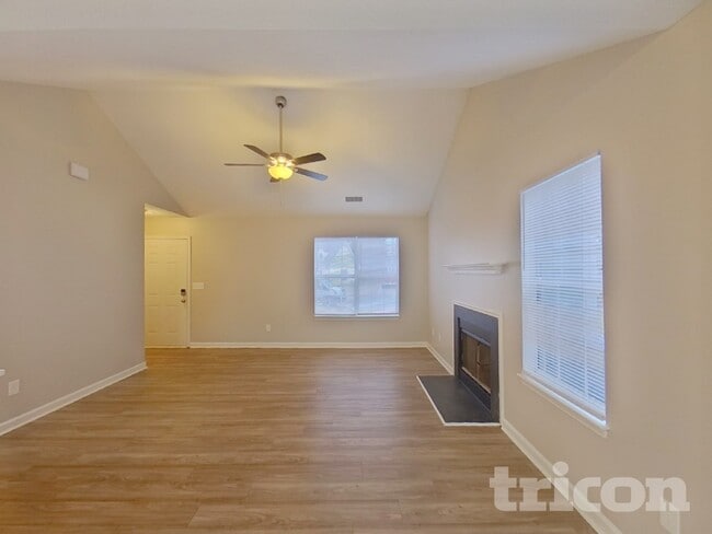 Building Photo - 1207 Larkspur Dr