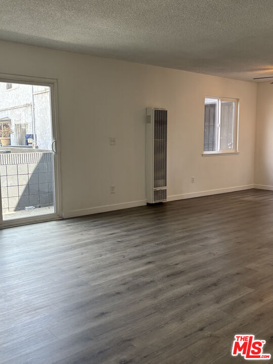 Foto del edificio - 4252 Woodlawn Ave