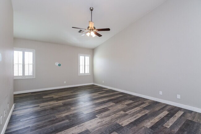 Foto del edificio - 4045 E Trigger Way