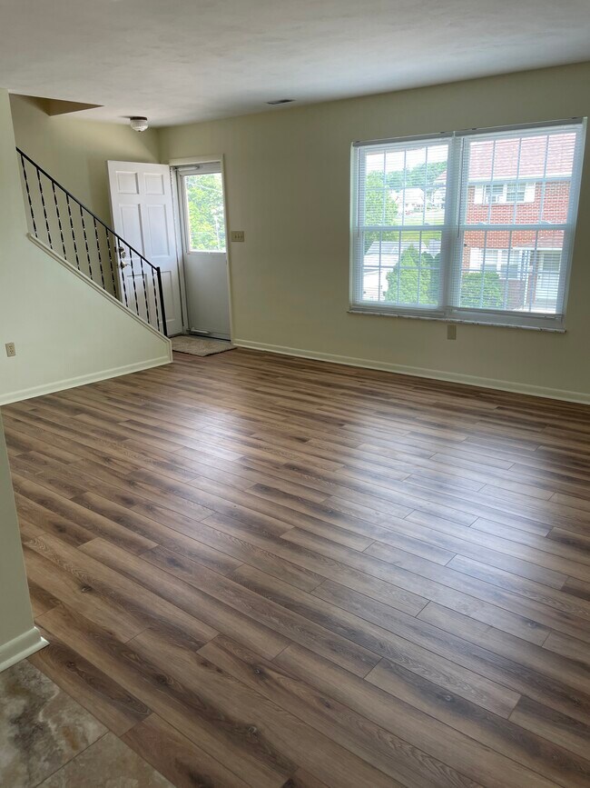 Living Room - 124 Davis St