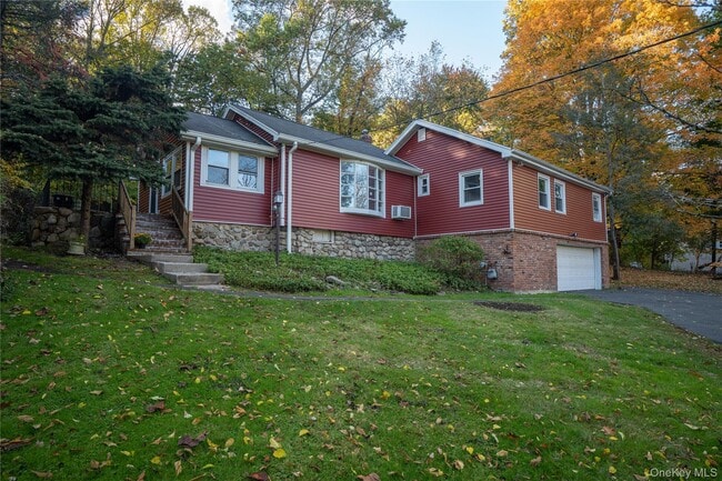 Building Photo - 551 S Pascack Rd