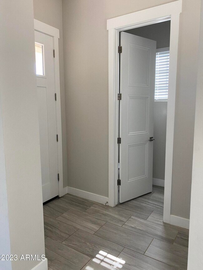 Building Photo - 21065 W Elm Way Ct