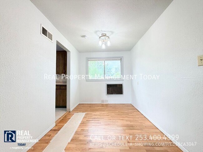 Building Photo - 319 104th St E