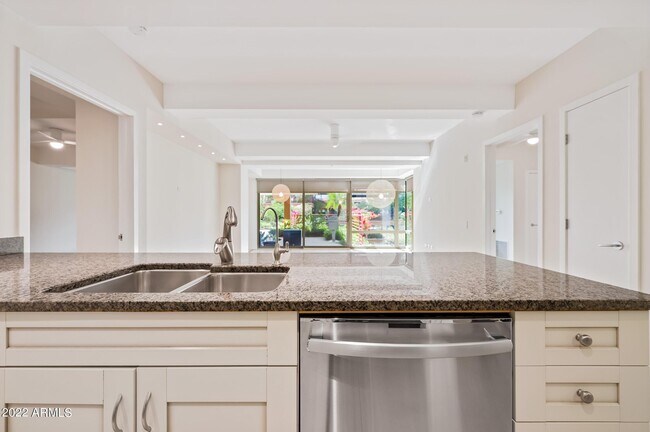 Building Photo - 7167 E Rancho Vista Dr