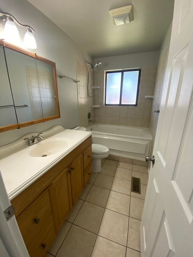 Building Photo - 4 Bed 2 Bath Home for Rent in Roy