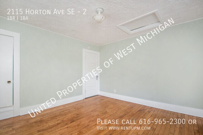 Building Photo - Available Now | 1 Bedroom 1 Bath Upper Uni...