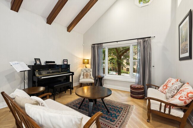 Foto del edificio - 2106 N Hudson Ave