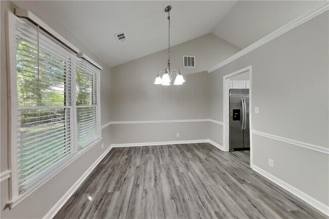 Building Photo - 5665 Enchantress Ln NE