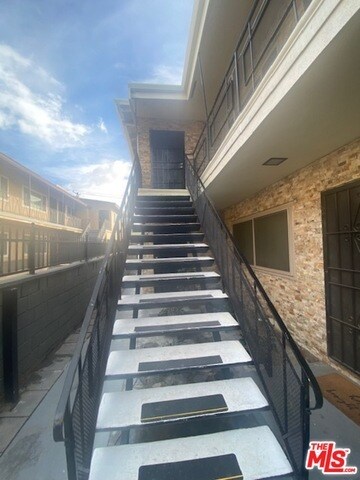 Building Photo - 628 S Osage Ave