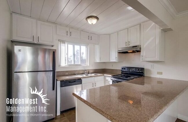 Building Photo - 363 Playa Del Sur St