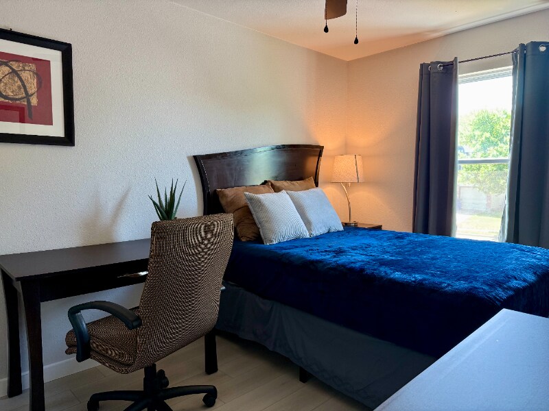 Foto principal - 12315 Thompkins Dr