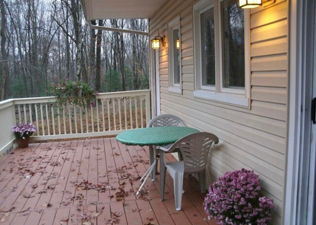 Building Photo - 122 Hoffman Ln