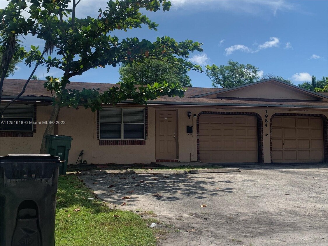 Foto principal - 1984 SW 28th Ln