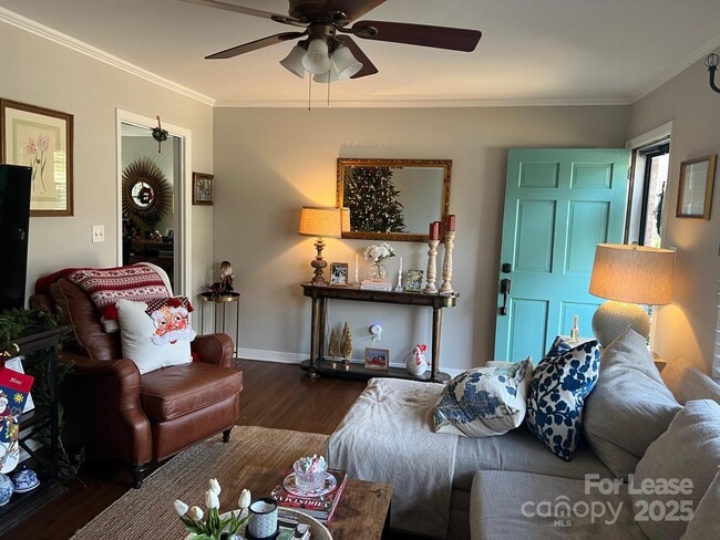 Foto del edificio - 5531 Farmbrook Dr